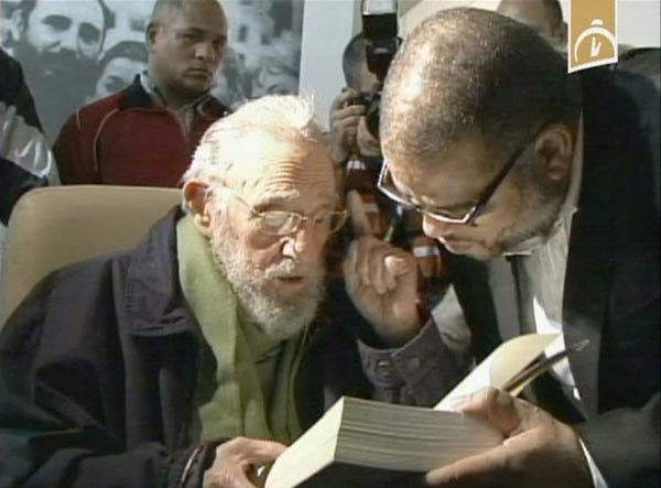 Fidel Castro makes rare public appearance