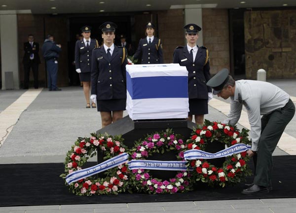 Israelis mourn ex-PM Sharon