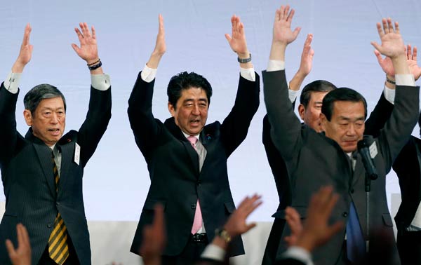 Dropping 'no-war' pledge a part of Abe's strategy