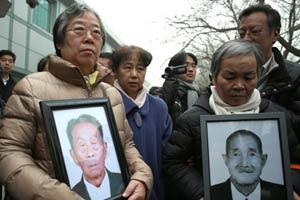 Shrine offers sanctuary to Abe's politics