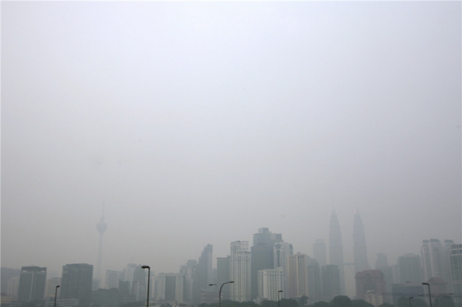 Smog shrouds Kuala Lumpur