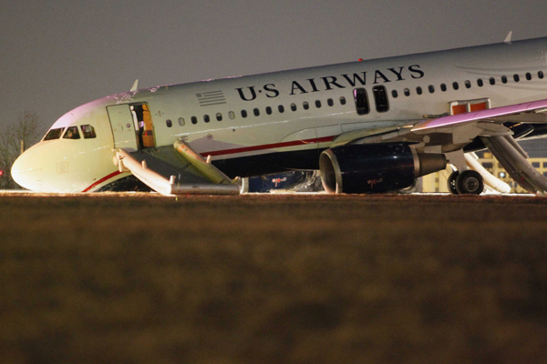 Nose gear on plane collapses at Philly airport