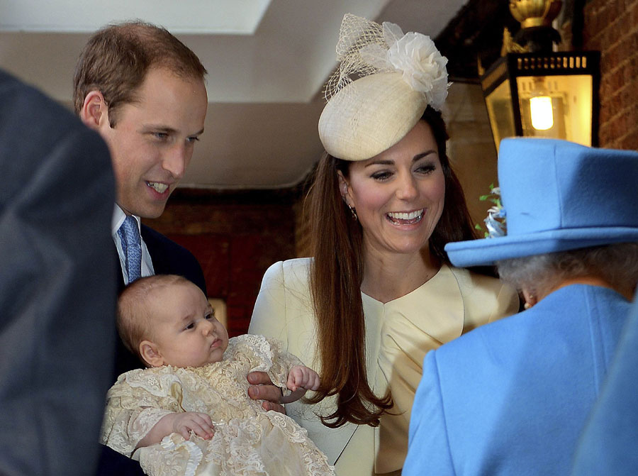 Prince William, Kate release new photo with Prince George