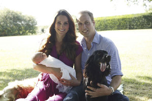 Prince William, Kate release new photo with Prince George