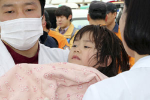 Search resumes for missing passengers on S.Korea ferry