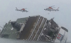 Students pray for missing friends on South Korean ferry