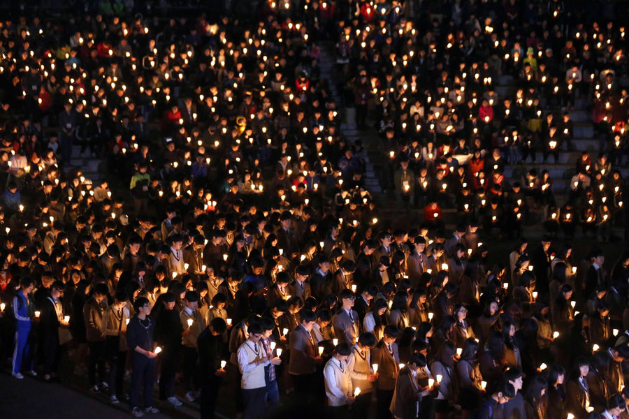 Death toll surges to 56 as divers enter sunken S.Korean ferry