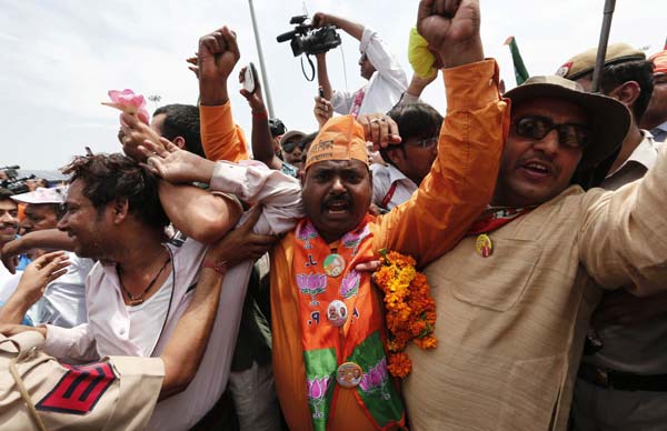 India's Modi gets hero's welcome