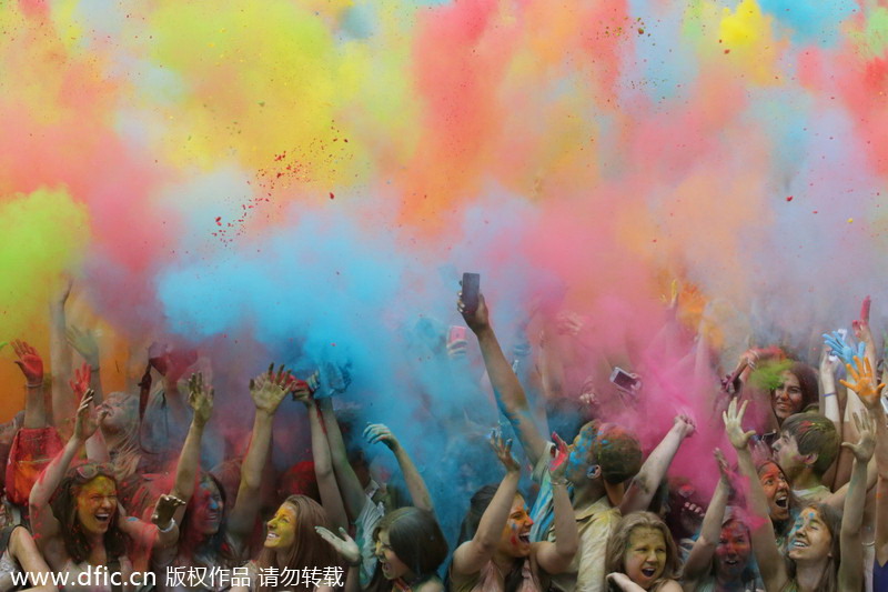 Moscow splashed with Festival of Colors