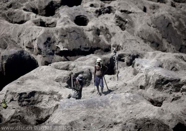 Lives risked daily in the shadow of active volcanoes