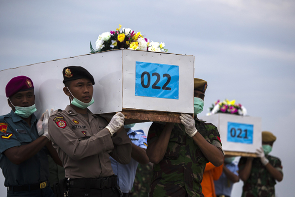 Large objects detected in AirAsia wreckage hunt