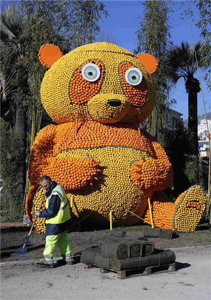 Chinese elements add color to lemon festival in France