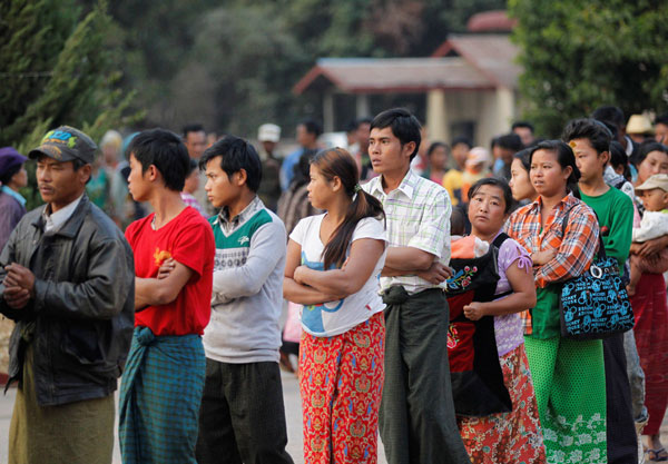 China offers food, medicine to Myanmar refugees