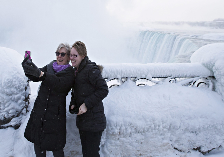 Niagara Falls: masterpiece of winter god 