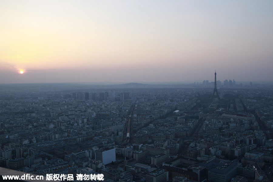 Haze descends on Paris