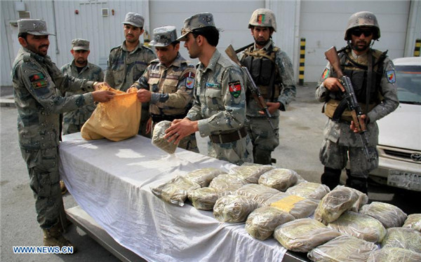 Afghan policemen display 86 kg of captured hashish