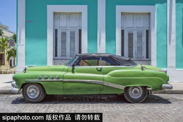 Photographer documents classic American cars in Cuba