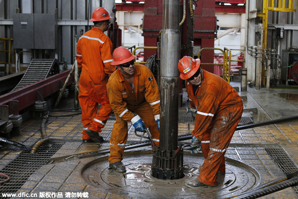 Oil platform fire kills 4 in Gulf of Mexico, 302 evacuated