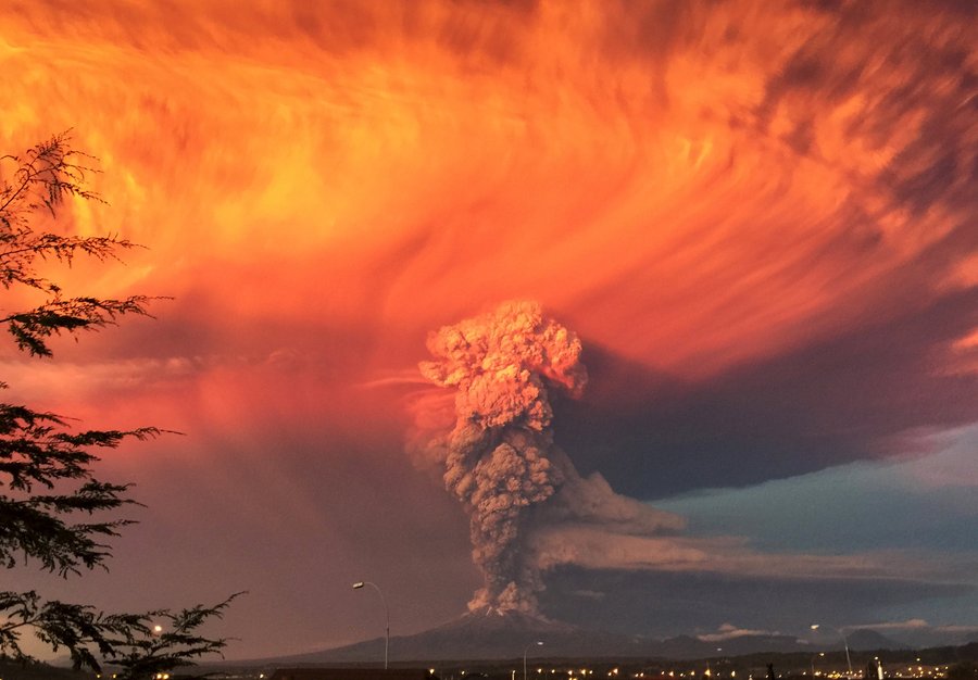 Flights cancelled as ash cloud pours from Chile volcano