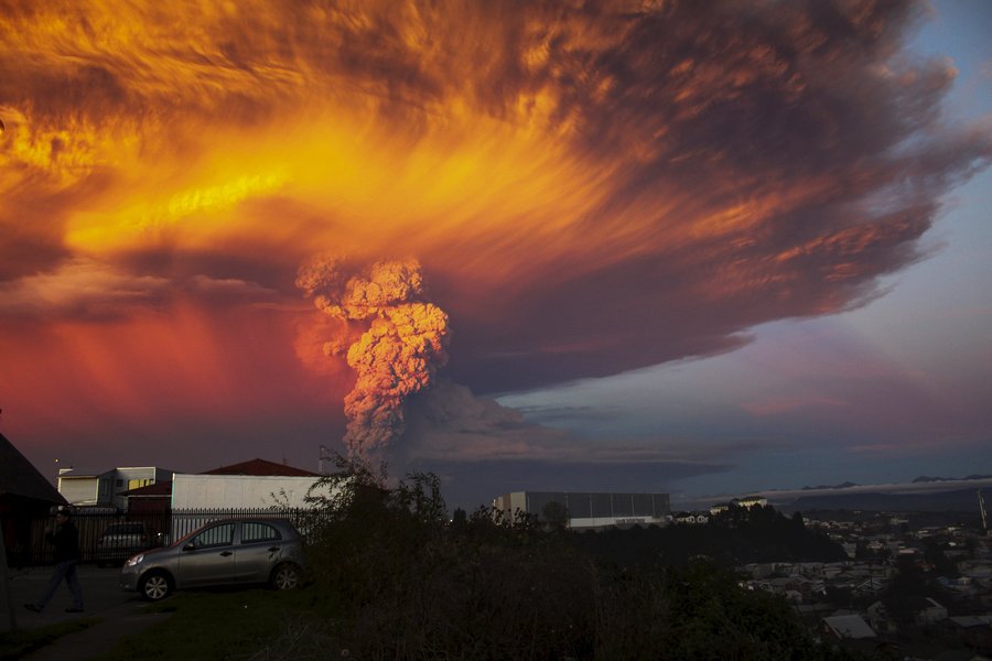 Flights cancelled as ash cloud pours from Chile volcano