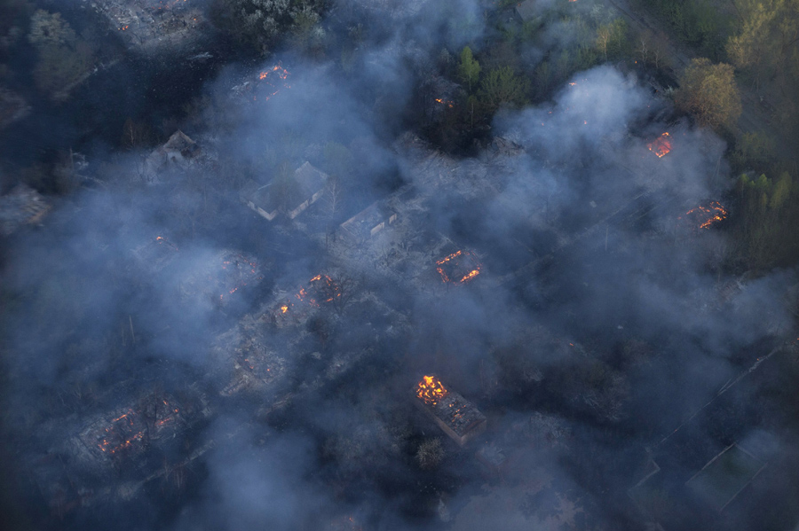 Forest fire threatens Ukraine's Chernobyl nuclear zone