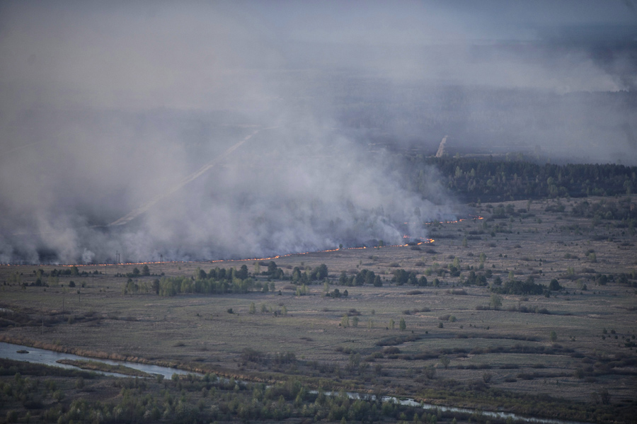 Forest fire threatens Ukraine's Chernobyl nuclear zone