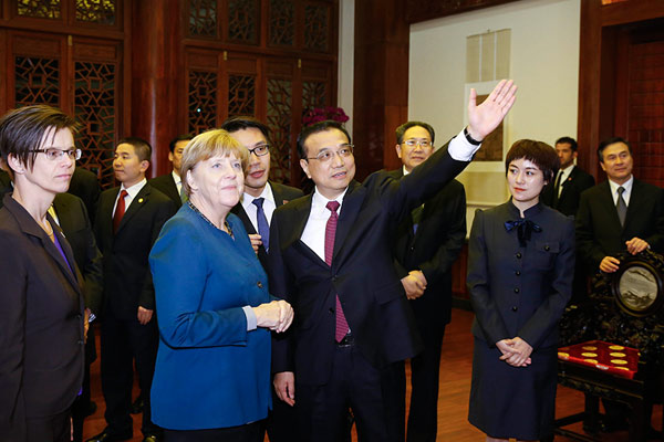 Li Keqiang treats Merkel in hometown with Anhui cuisine and local tea