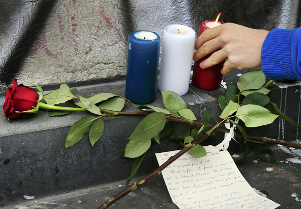 Victims of terrorist attacks in Paris commemorated worldwide