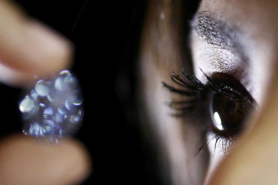 Flawless blue diamond up for auction at Sotheby's