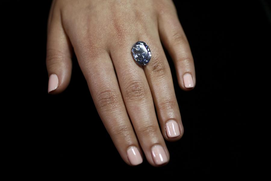 Flawless blue diamond up for auction at Sotheby's