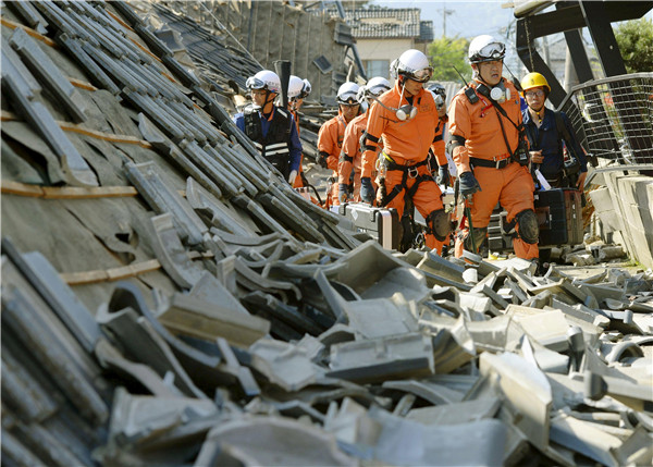 Rescue efforts intensified after quake in southwest Japan