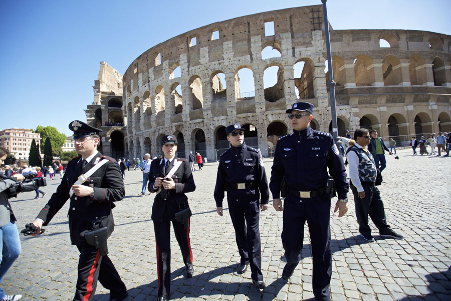 Chinese join Italians for police patrols