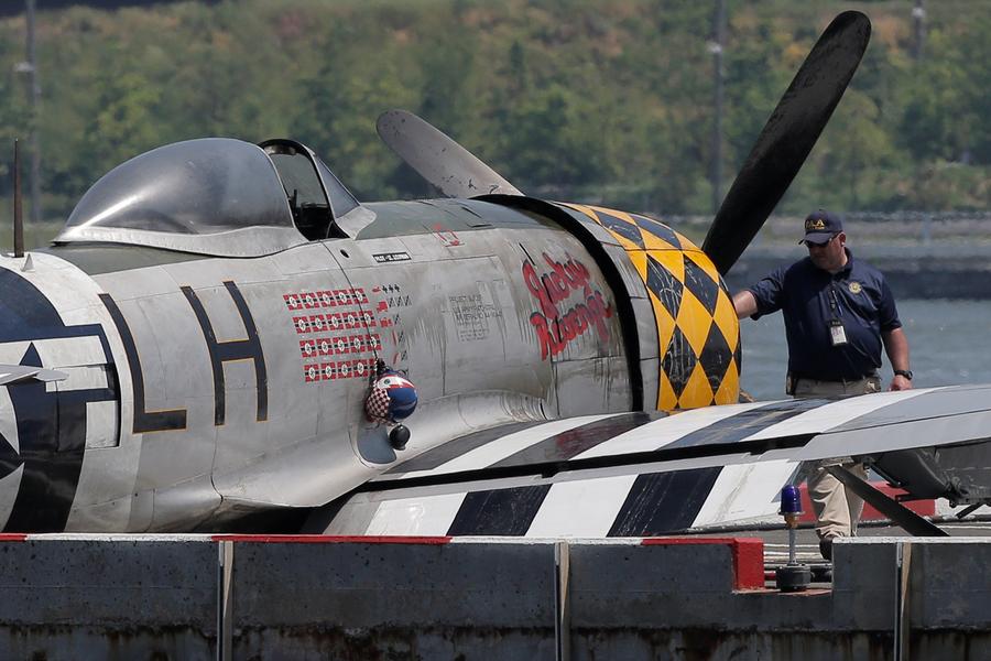 Vintage plane crashed in Hudson River during emergency landing