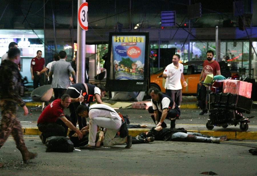 Suspected Islamic State suicide bombers kill 41 at Istanbul airport