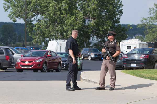 2 bailiffs, suspect dead in US courthouse shooting