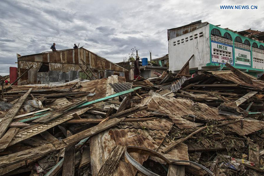 Hurricane Matthew kills almost 900 in Haiti before hitting US