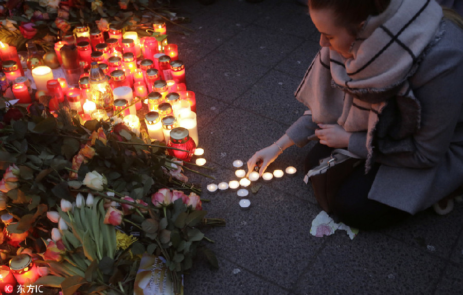 Merkel, Hollande vow 'merciless war' against terrorism