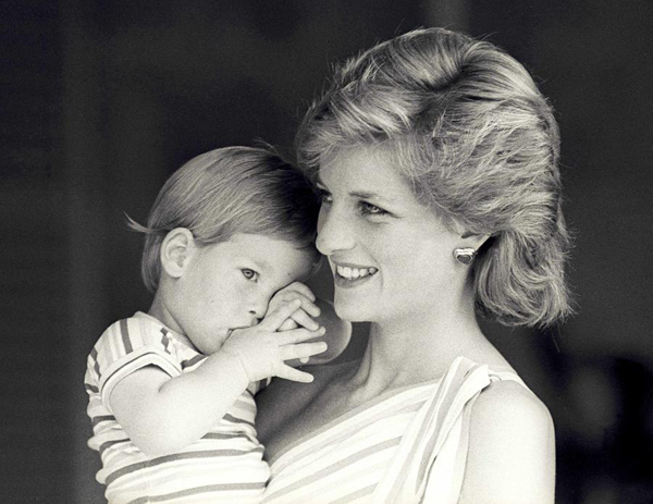 Princess Diana letter about troublesome son Harry sold at auction