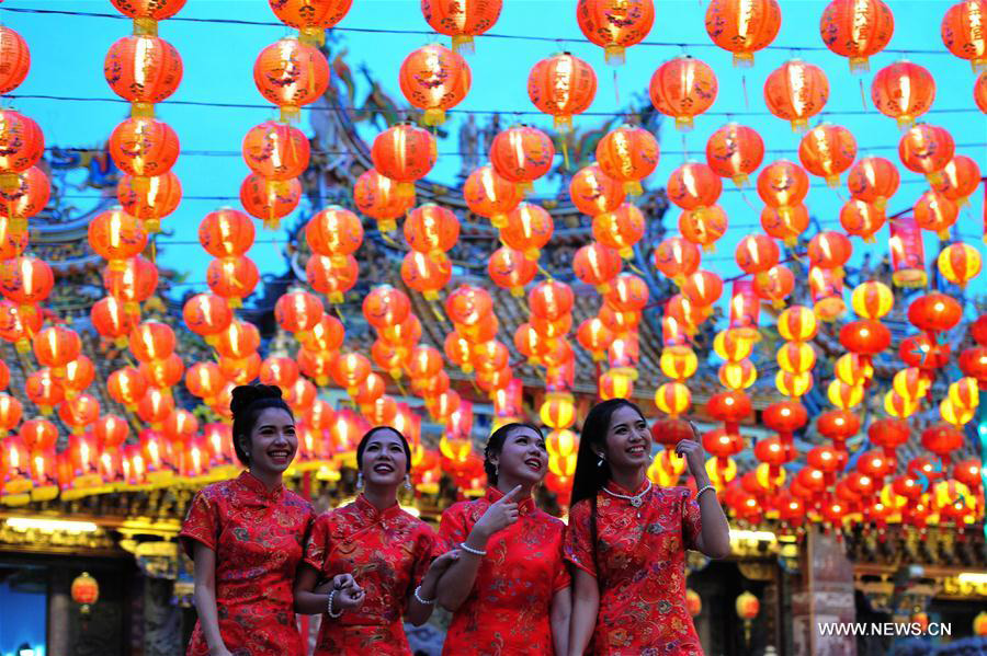 Festive lantern fair lights up Bangkok