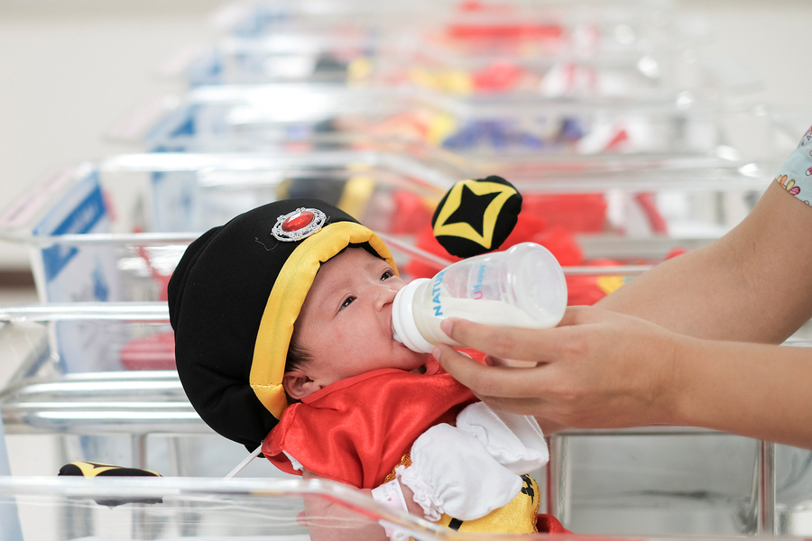 Newborn babies in Bangkok ring in CNY with chicken costumes