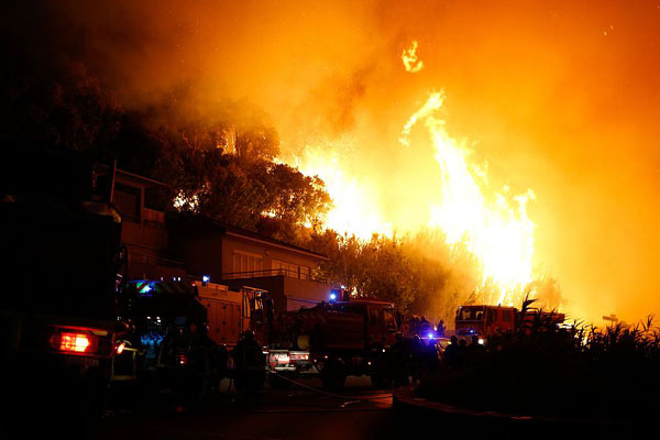 Fires destroy 1,400 hectares of forest in southern France