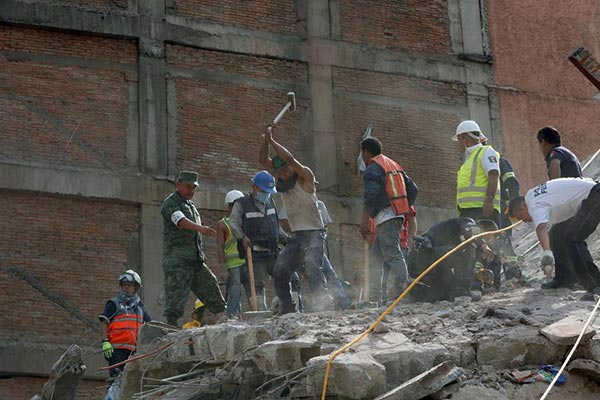 7.1 magnitude quake kills at least 149 as buildings crumble in Mexico