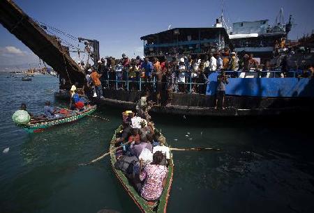 Haitians flee homeland by boat as in movie '2012'