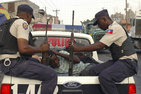 Food distribution chaotic in Haitian capital