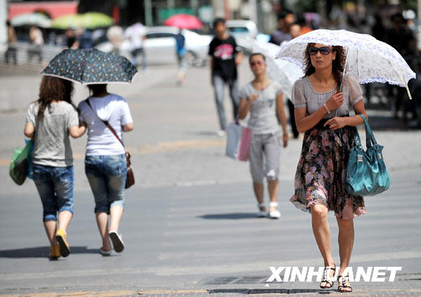 熱浪席卷全國17省市 多地區高溫超40℃(圖)