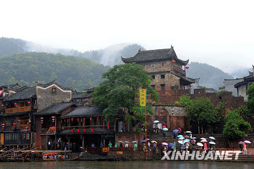 煙雨蒙蒙鳳凰城[組圖]