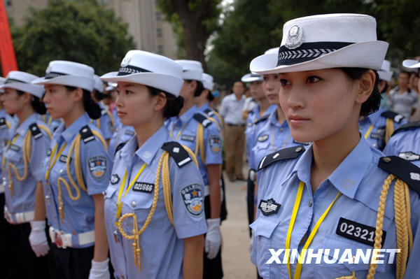 西安交警設立女子示范崗[組圖]