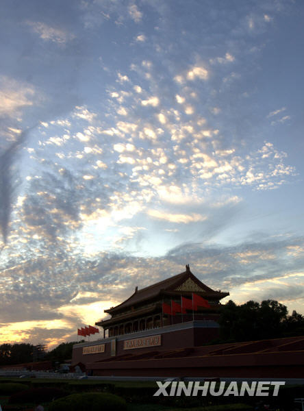 京城天空現“龍鱗云”[組圖]