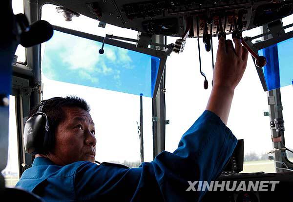 空中12個梯隊帶隊長機[組圖]