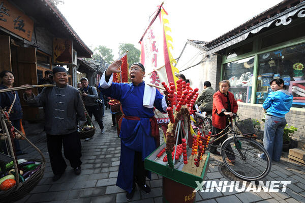 北京南鑼鼓巷敲響胡同節鑼鼓